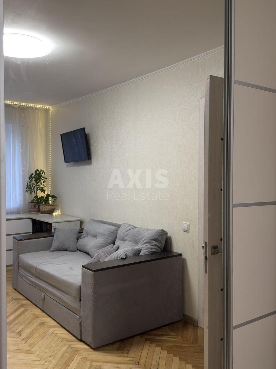 1k apartment pr-t Komarova Kosmonavta 30/28621102