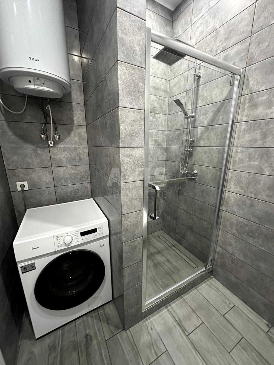 2k apartment vul. Kahovs'ka 605