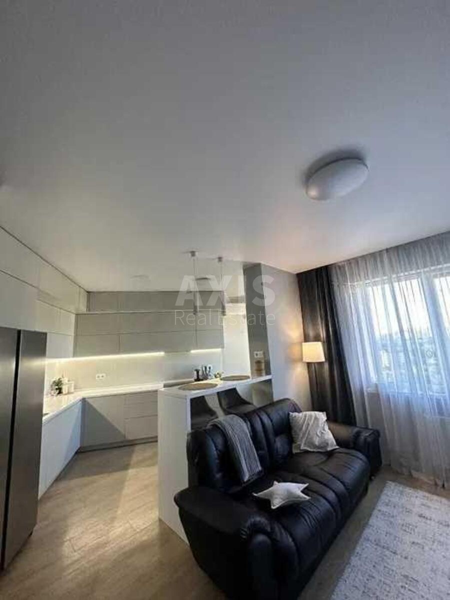 3k apartment vul. Novopol'ova 20