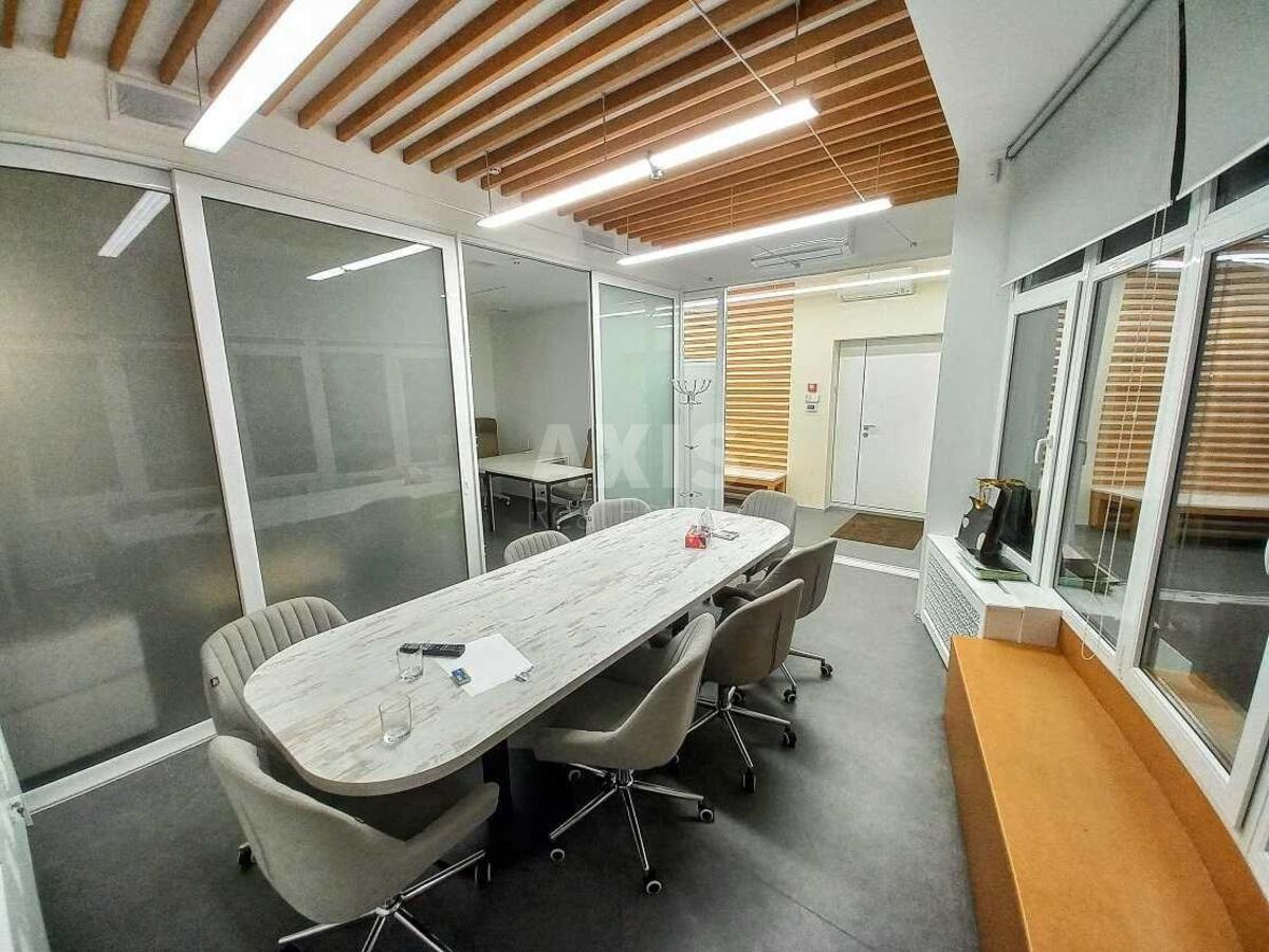 Office vul. Ahmatovoi' Anny 22, 106m2581963