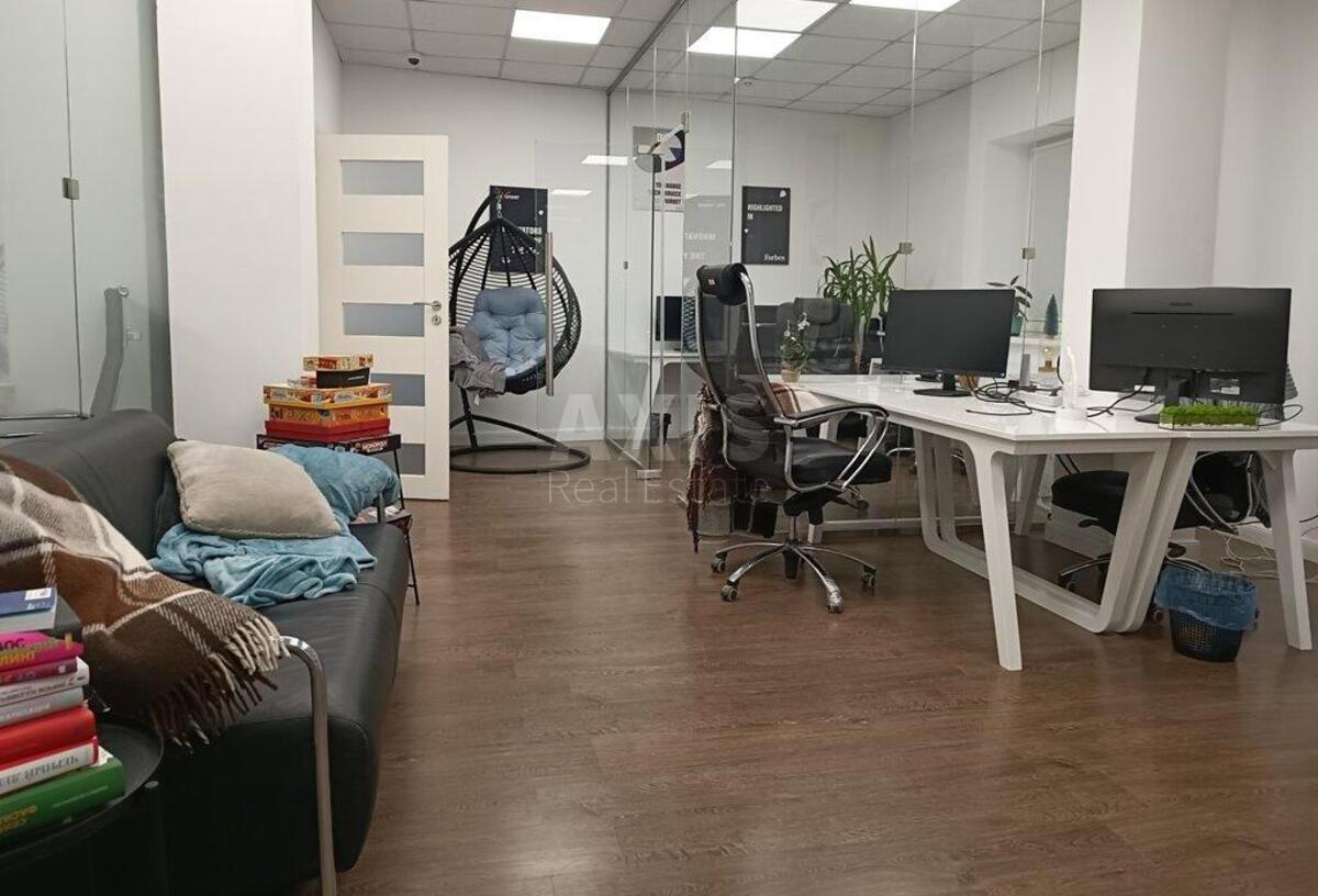 Офис ул. Василия Тютюнника 5А, 91м26