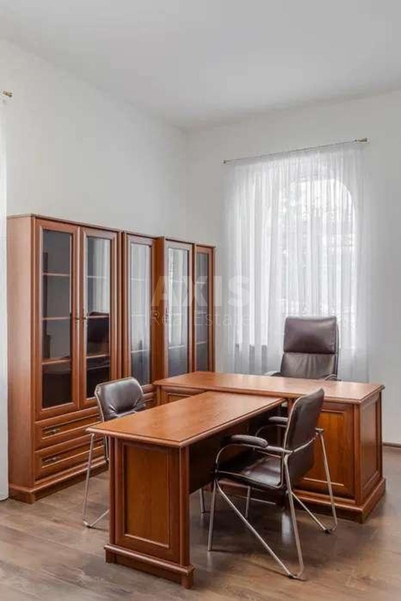 Office vul. Rustaveli Shota 16, 235m2