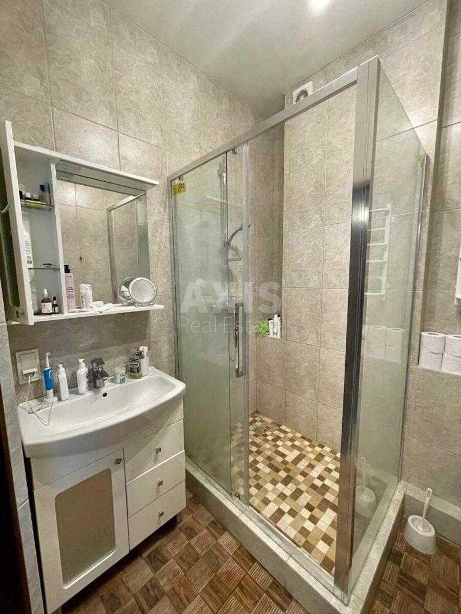 2k apartment vul. Zhyljans'ka 1187