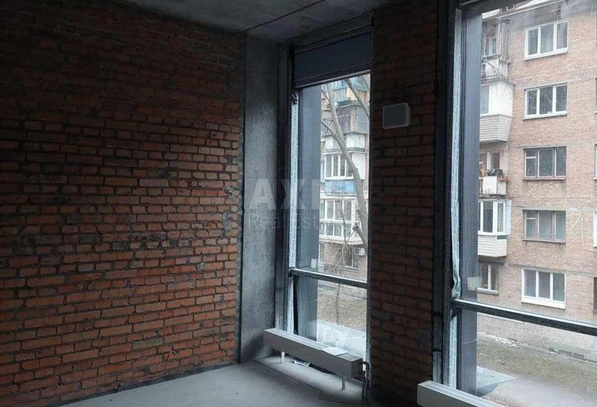 Объект сервиса ул. Василия Тютюнника 43, 71м24