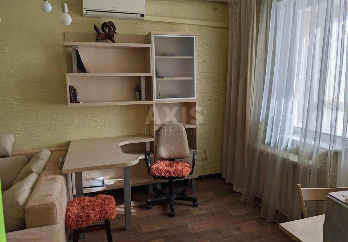 2k apartment vul. Urlivs'ka 175