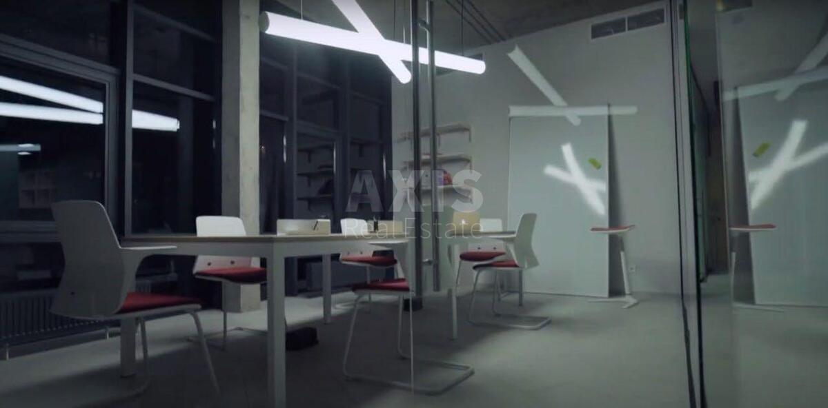 Office vul. Jevgena Konoval'cja 36, 195m21