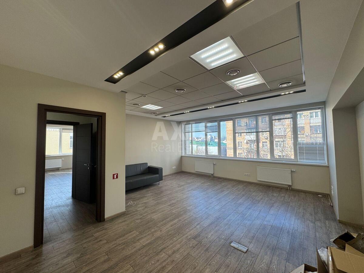 Office vul. Dilova 5Б, 400m22