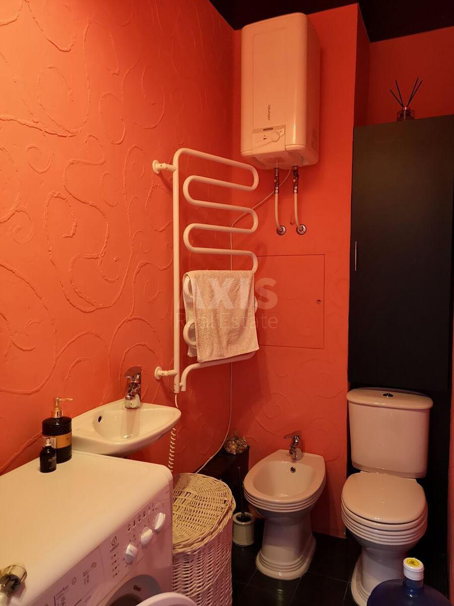 3k apartment vul. Ahmatovoi' Anny 138