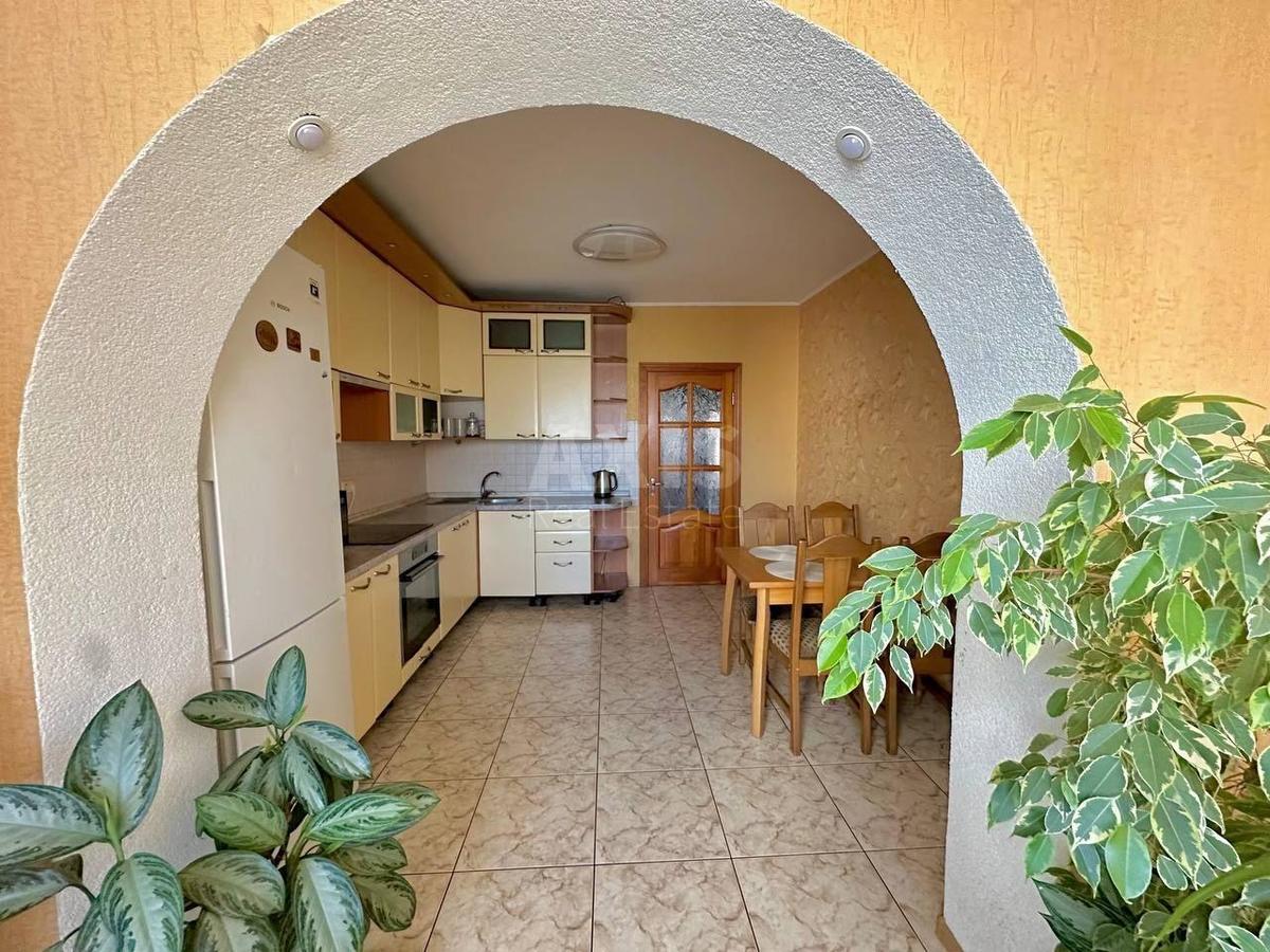 3k apartment vul. Vyshnjakivs'ka 13Б1