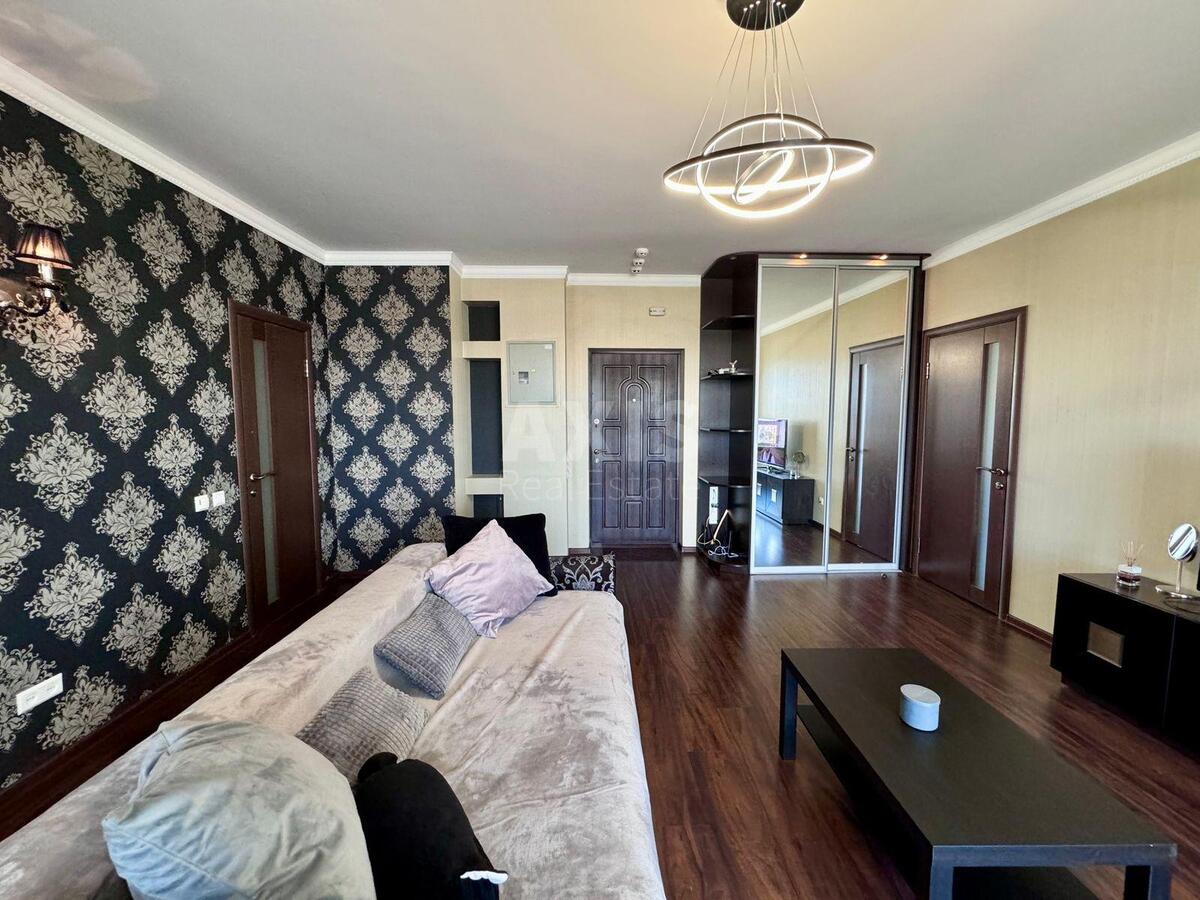 2k apartment vul. Myshugy Oleksandra 2А4