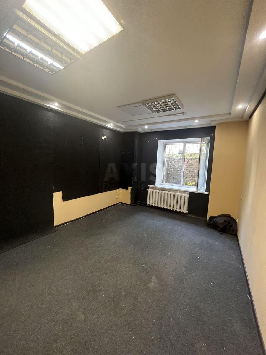 Office vul. Mazepy Ivana 3, 82m23