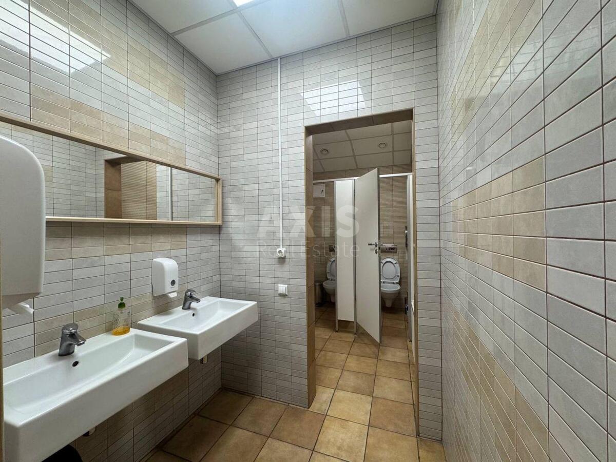 Office pr-t Peremogy 26, 468m23