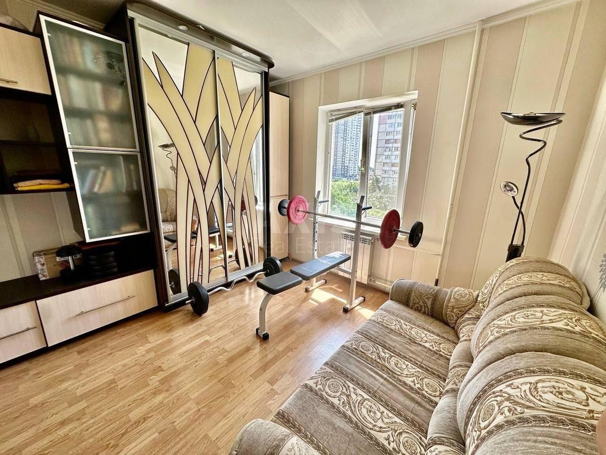 3k apartment vul. Vyshnjakivs'ka 13Б2
