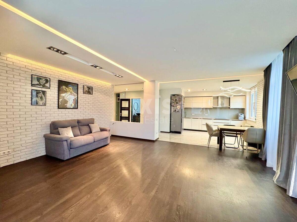 3k apartment vul. Yulia Zdanovska 71Г2