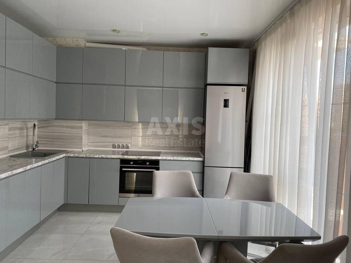 2k apartment vul. Myhajla Maksymovycha 24