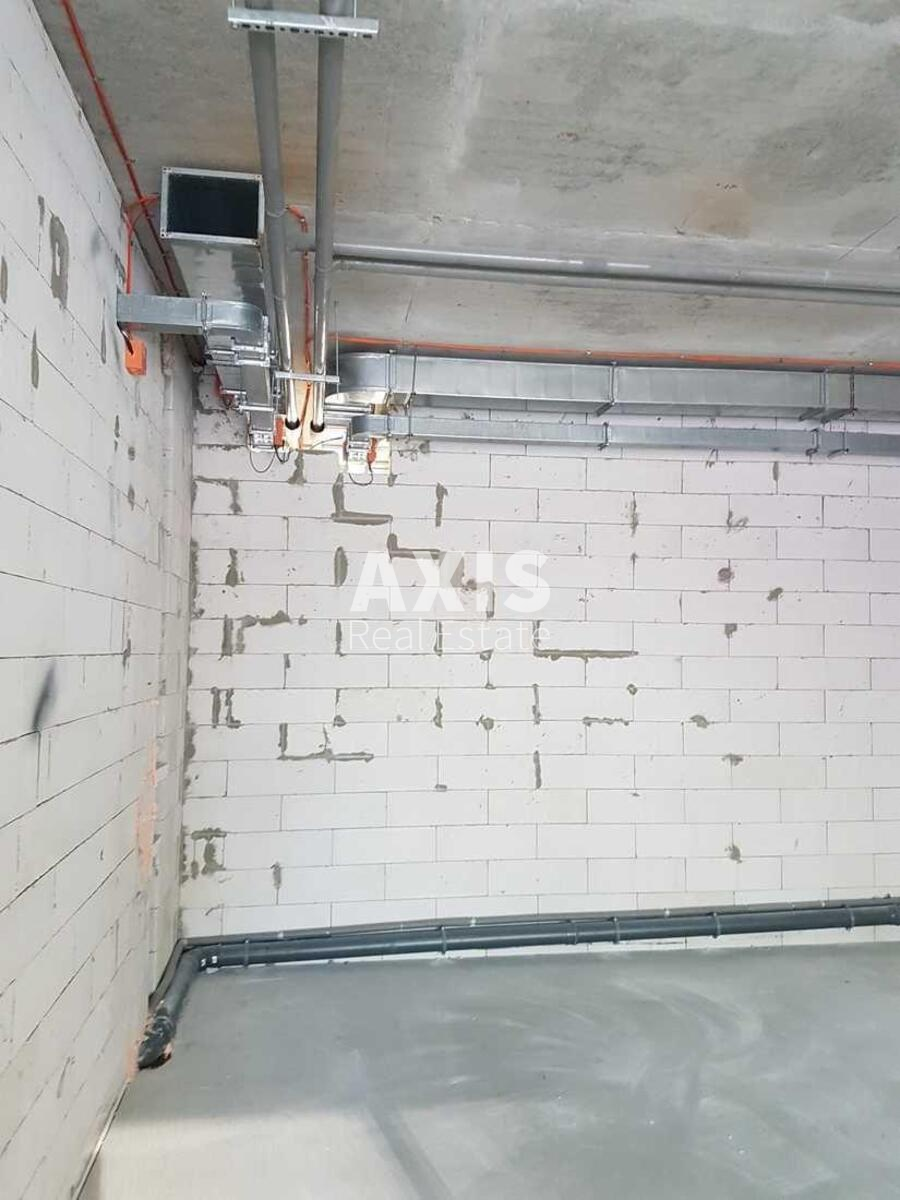 Trade object nab. Dniprovs'ka 15, 70m23
