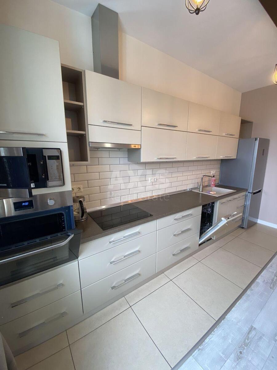 2k apartment vul. Dragomyrova Myhajla 2А4