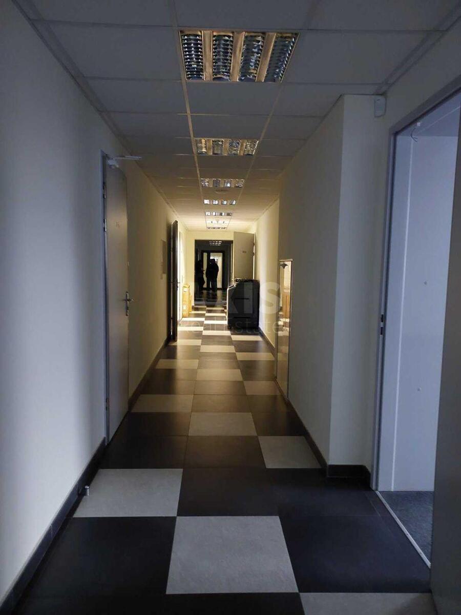 Office bul. Druzhby Narodiv 19, 520m22