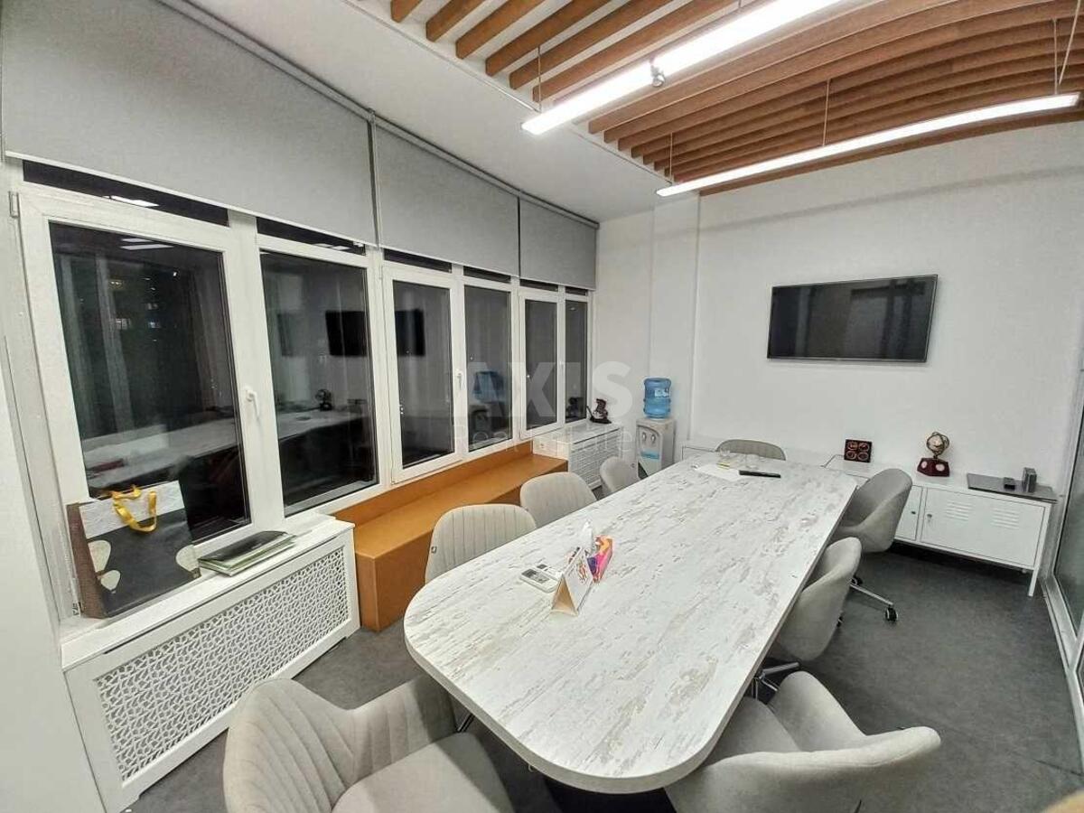 Office vul. Ahmatovoi' Anny 22, 106m2581962