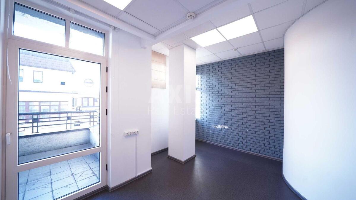 Office vul. Volodymyrs'ka 38, 323m26