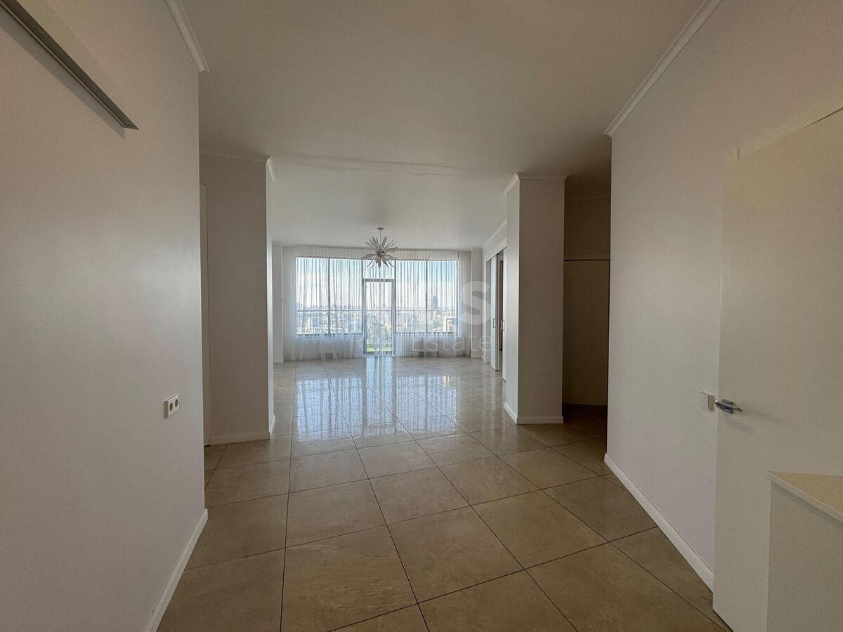 Office vul. Jevgena Konoval'cja 26А, 203m2593102