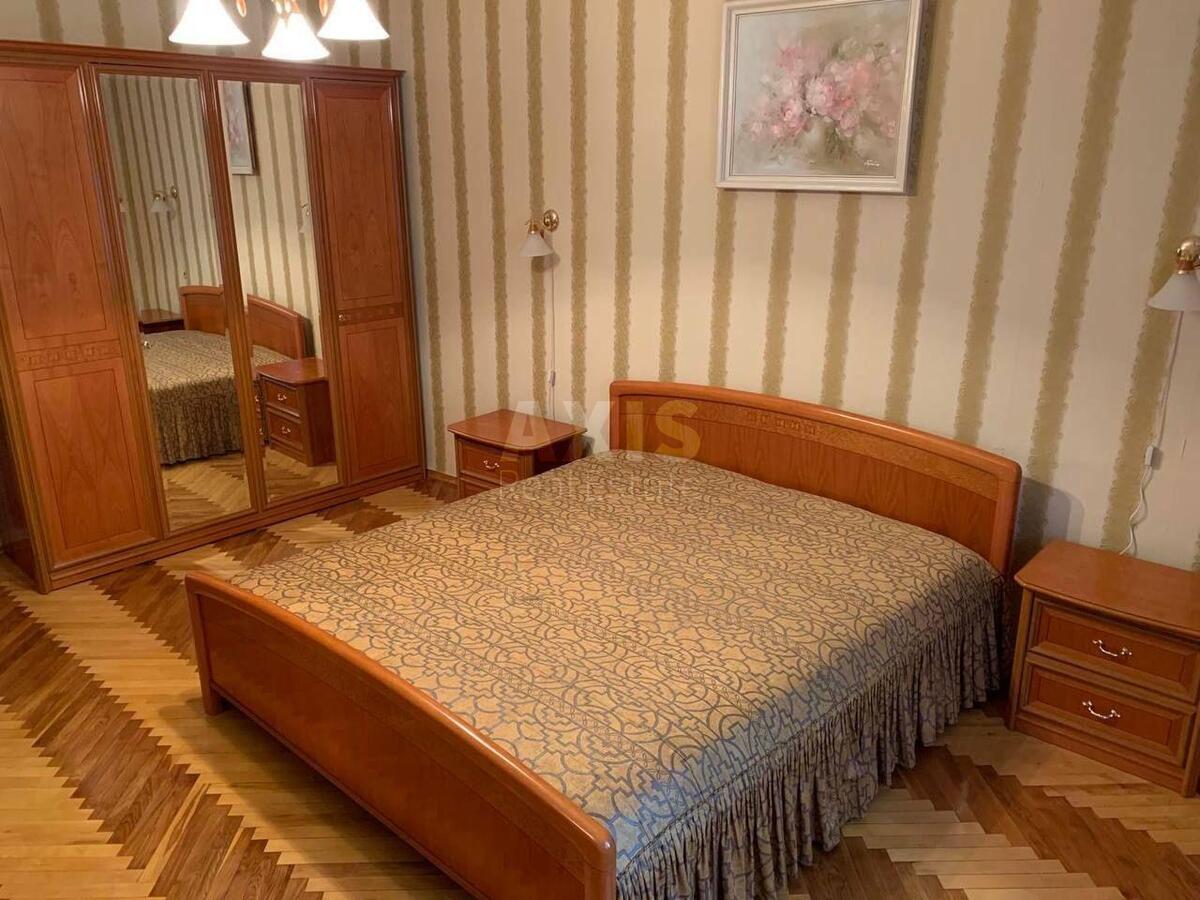 2k apartment vul. Volodymyrs'ka 19584002