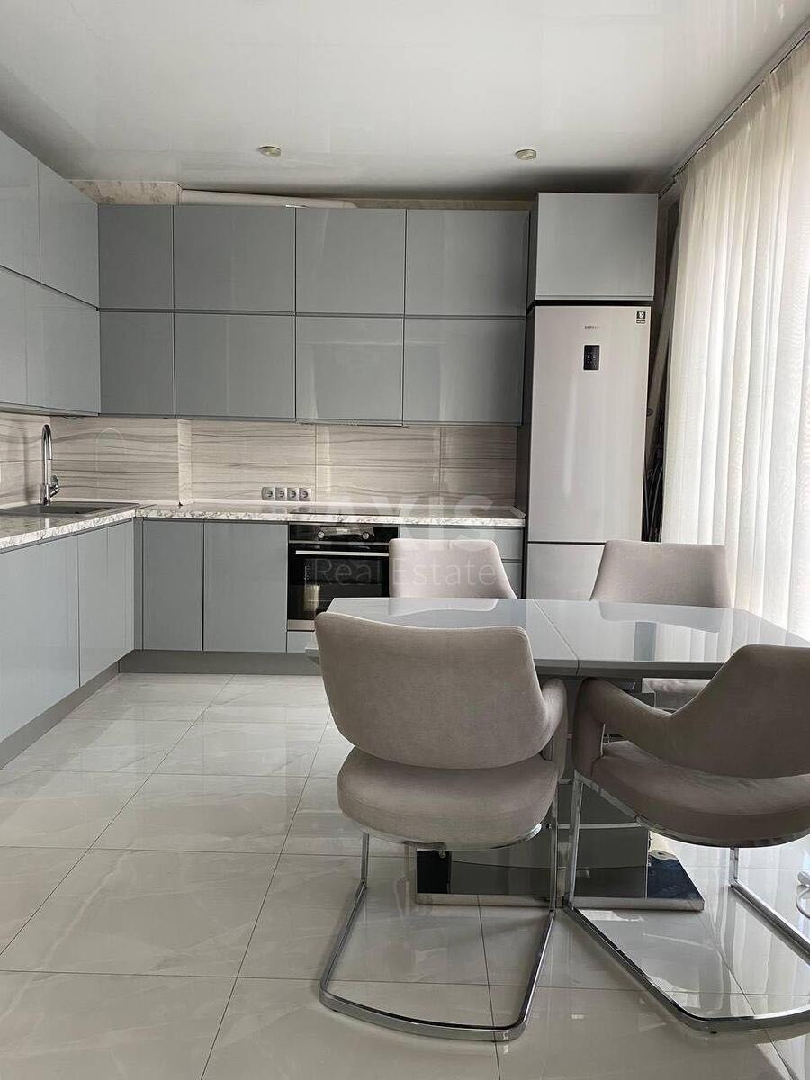 2k apartment vul. Myhajla Maksymovycha 240
