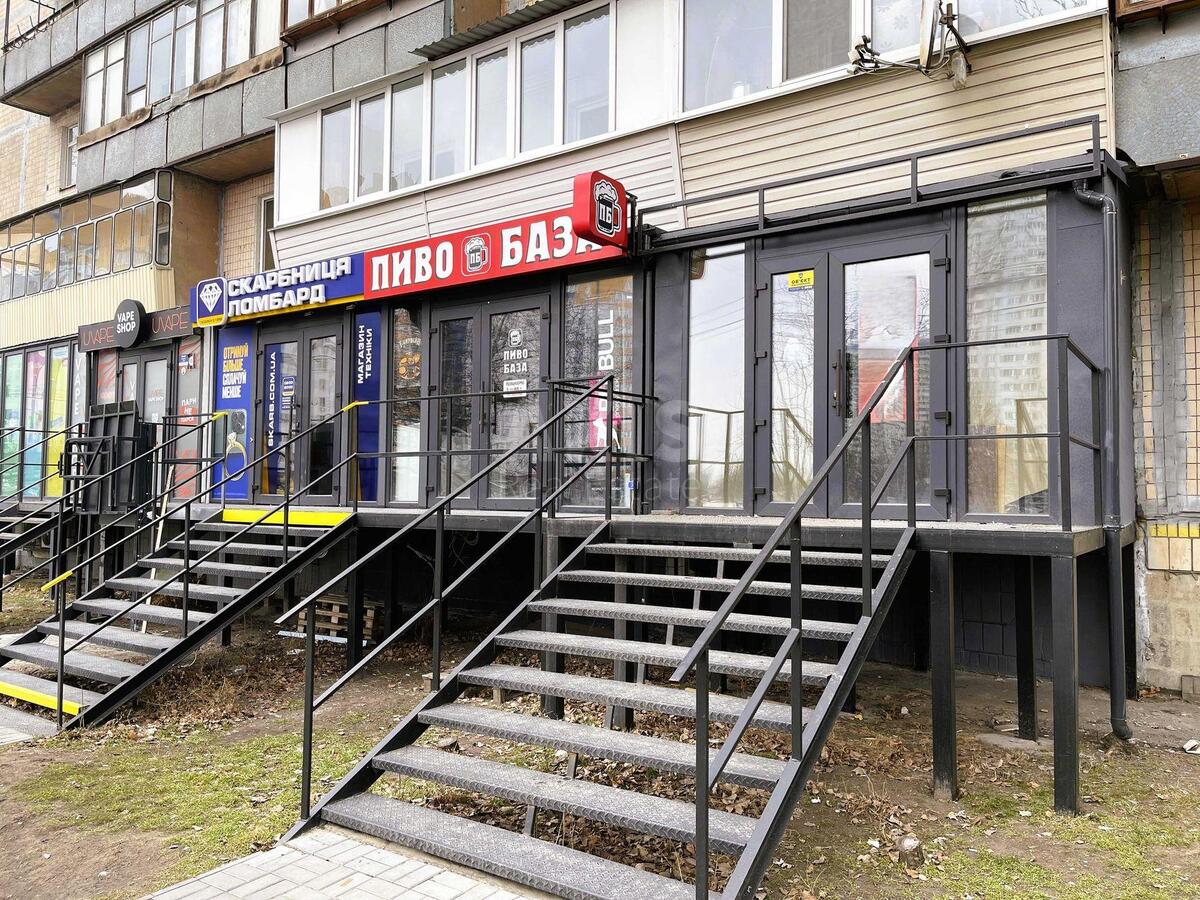 Об'єкт торгівлі наб. Дніпровська 13, 52м2