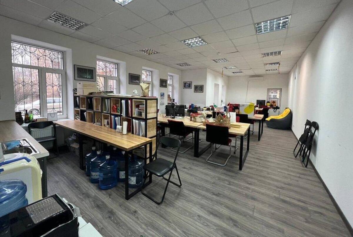 Office vul. V'jacheslava Lypyns'kogo 9Б, 184m259833