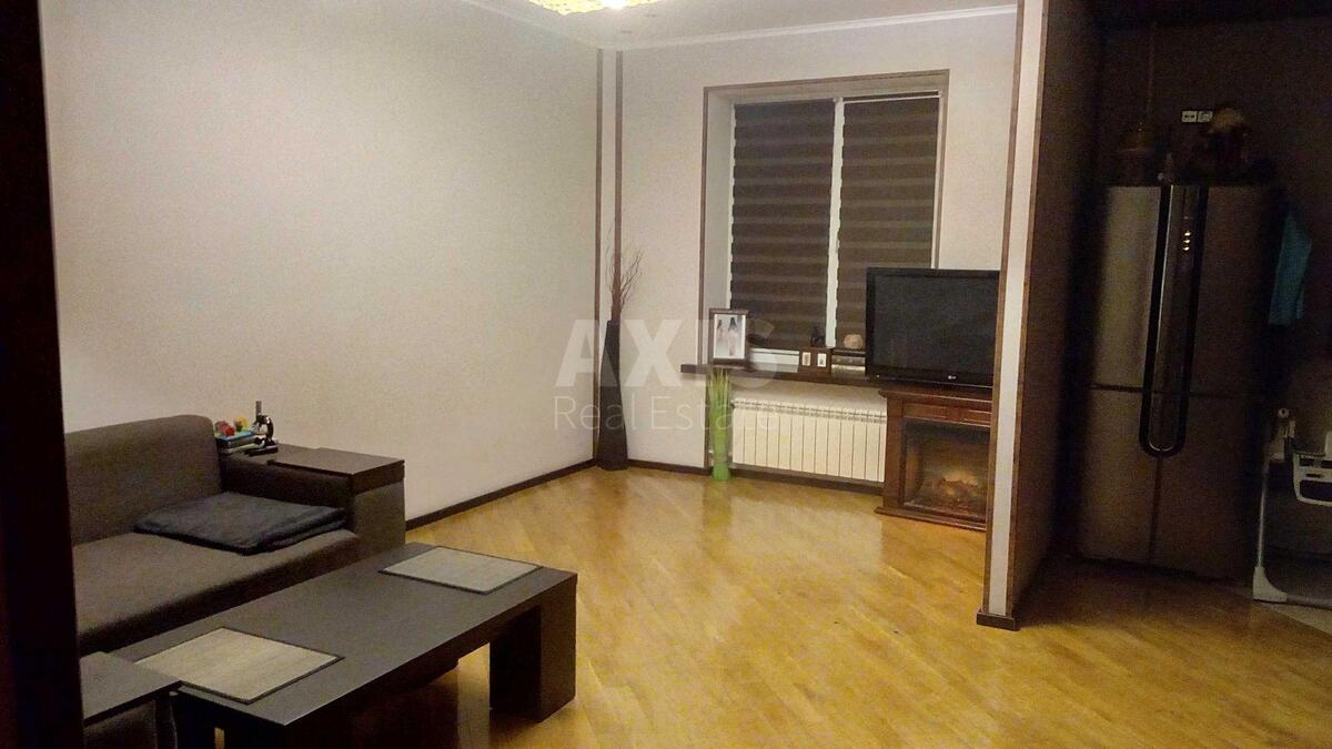 3к квартира ул. Вышгородская 42