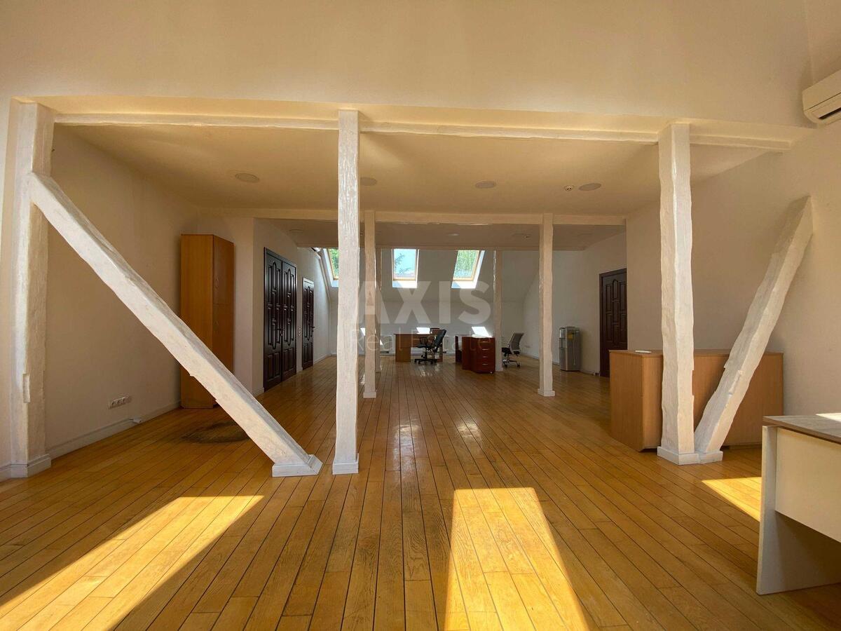 Office prov. Kolomyjs'kyj 20, 159m2