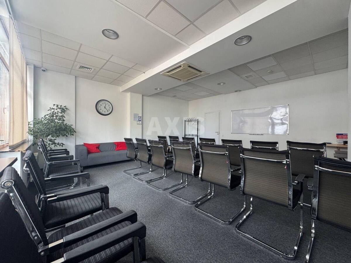 Office pr-t Peremogy 26, 468m25