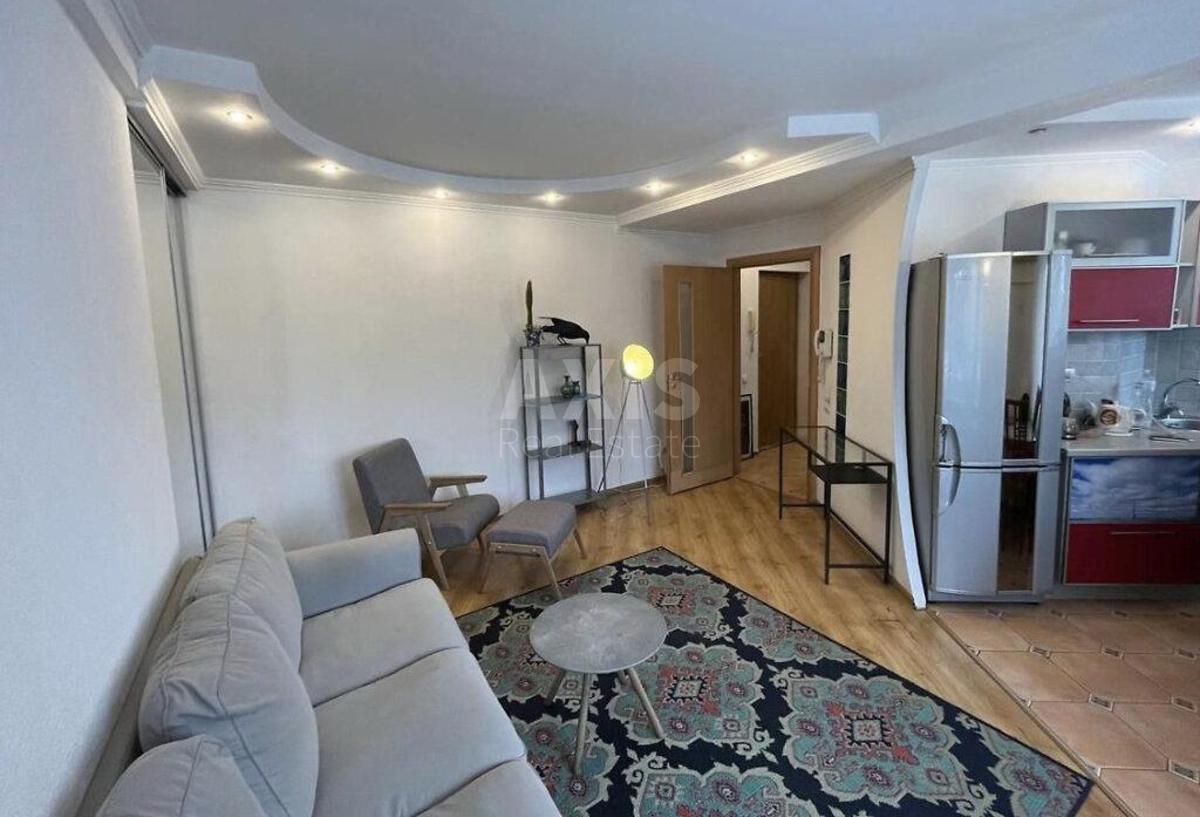 2k apartment vul. Volodymyra Sal's'kogo 8