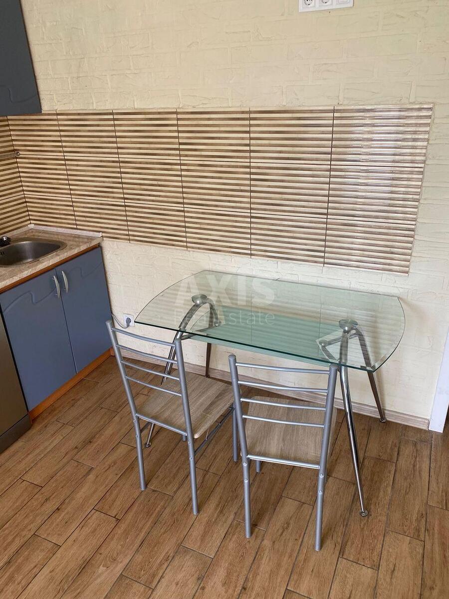 1k apartment prov. Kolomyjs'kyj 60