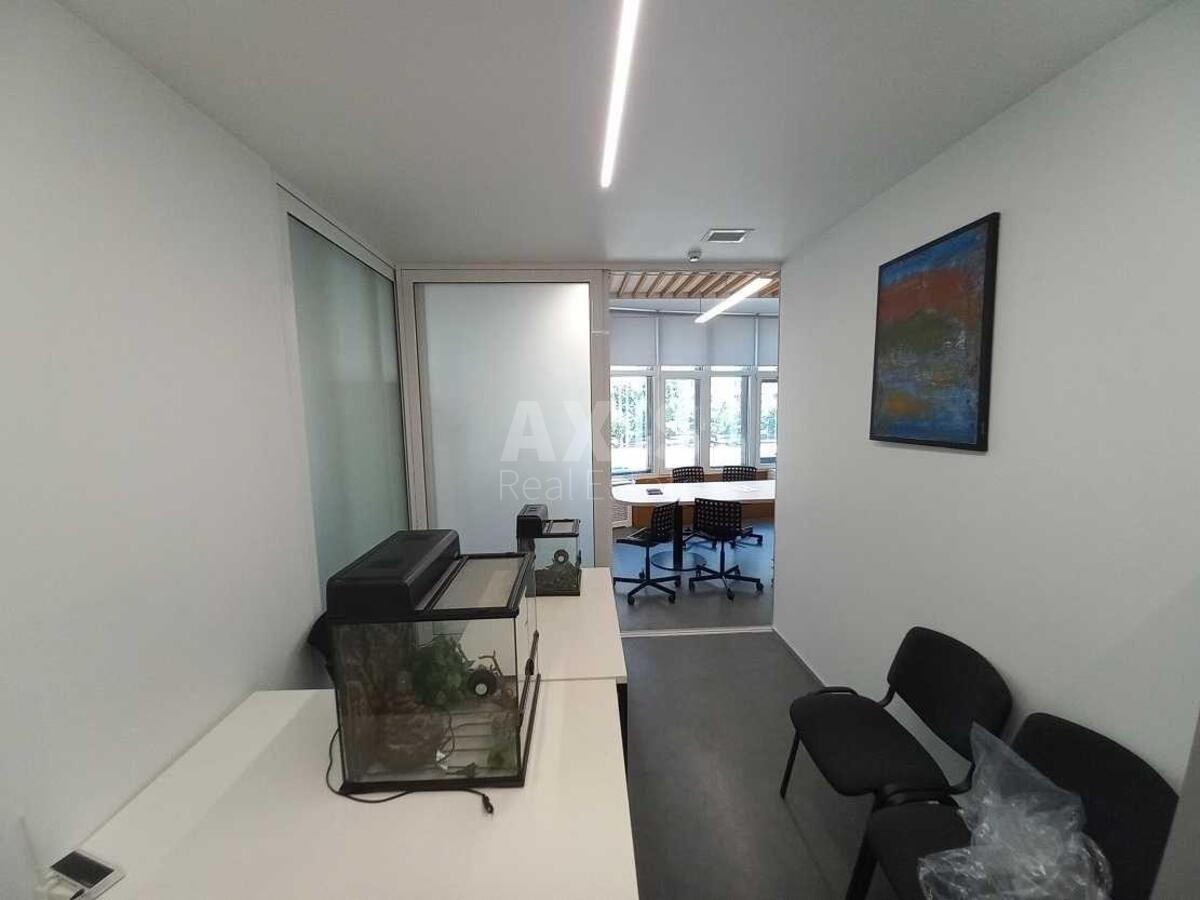 Office vul. Ahmatovoi' Anny 22, 106m2581964