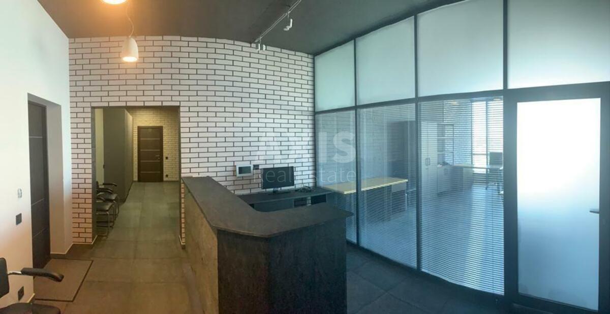 Office vul. Dragomyrova Myhajla 2А, 145m2572608