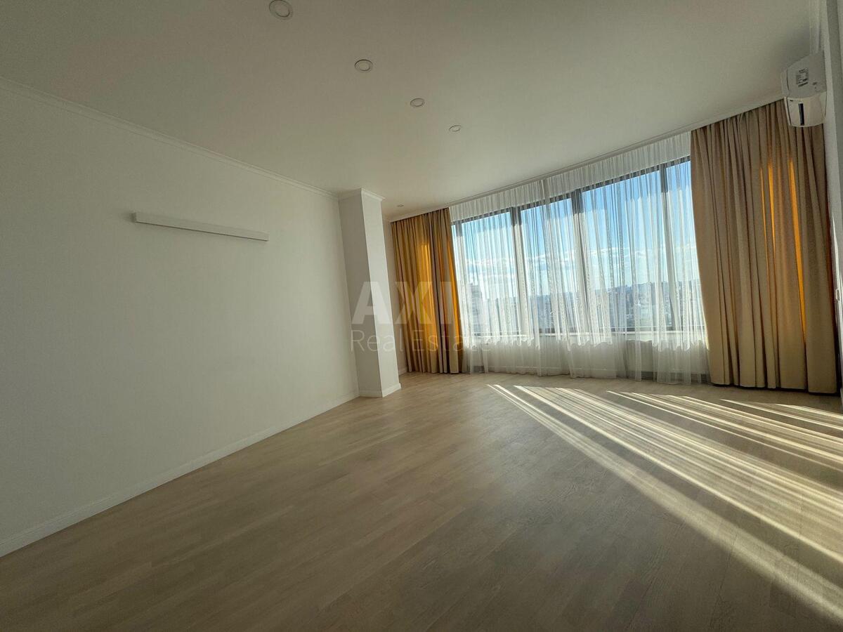 Office vul. Jevgena Konoval'cja 26А, 203m2593104