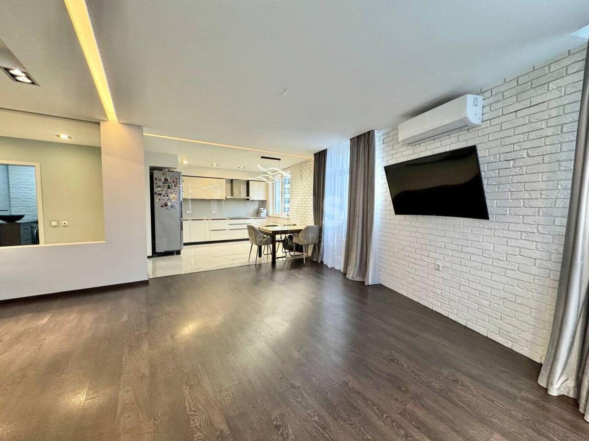 3k apartment vul. Yulia Zdanovska 71Г5