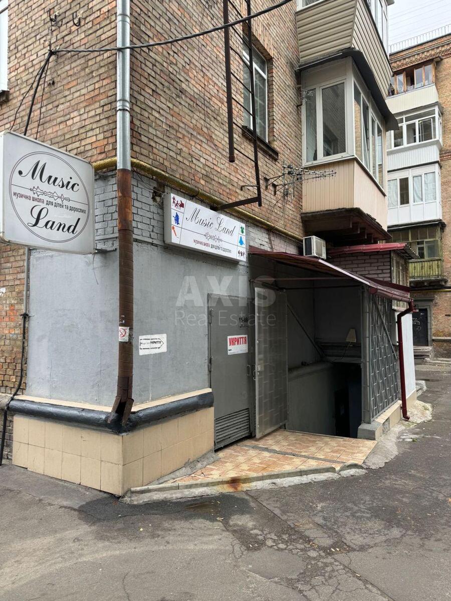 Trade object vul. Vasyl'kivs'ka 14/15, 220m2