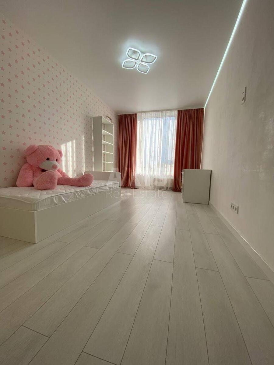 1k apartment pr-t Sobornosti 176372410