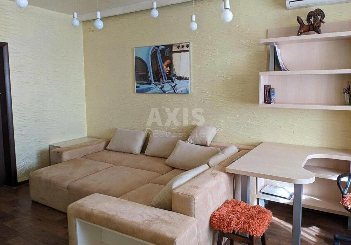 2k apartment vul. Urlivs'ka 176