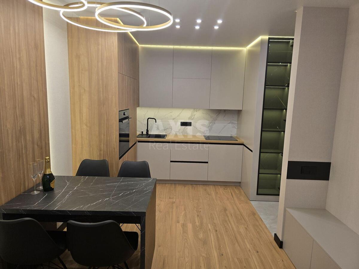 2k apartment vul. Yulia Zdanovska 34А