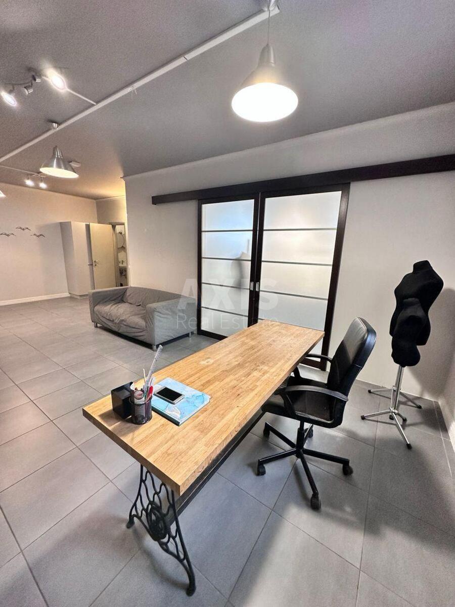 Office vul. Golosii'vs'ka 13, 61m2