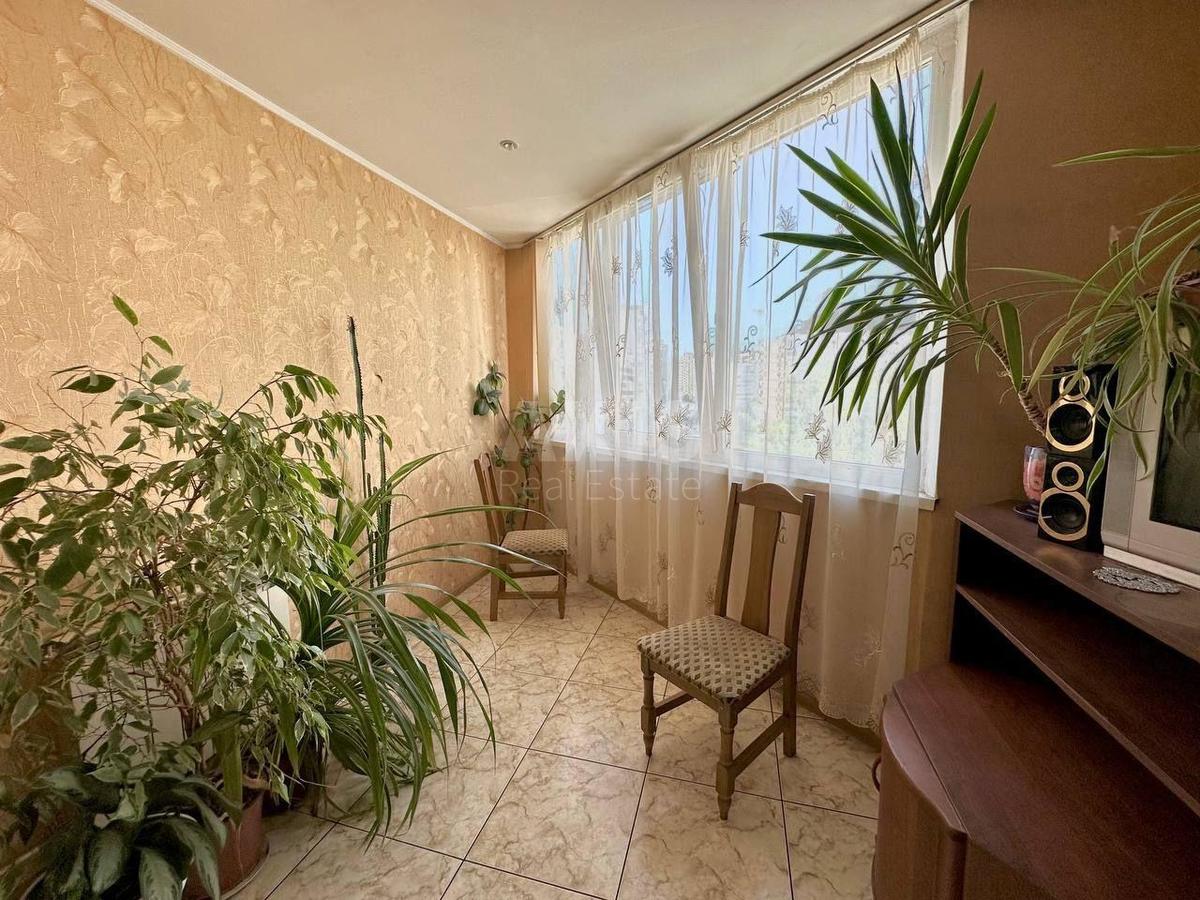 3k apartment vul. Vyshnjakivs'ka 13Б6
