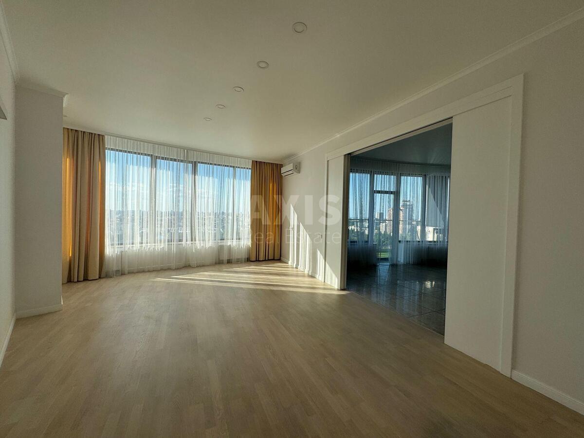 Office vul. Jevgena Konoval'cja 26А, 203m2593105