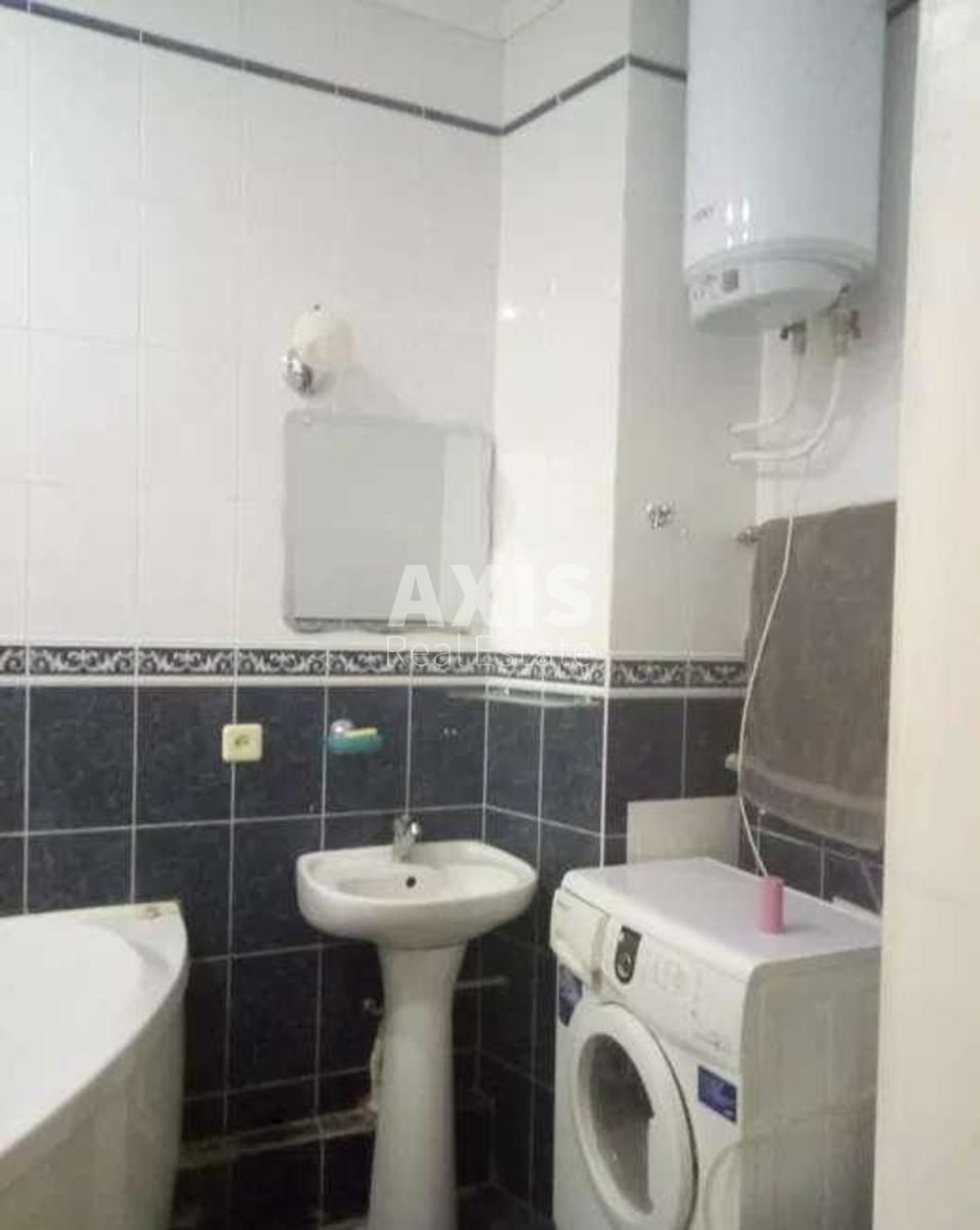 1k apartment vul. Lavrs'ka 63