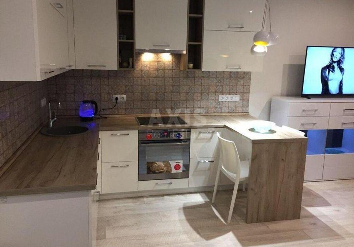 2k apartment vul. Myhajla Maksymovycha 3Г