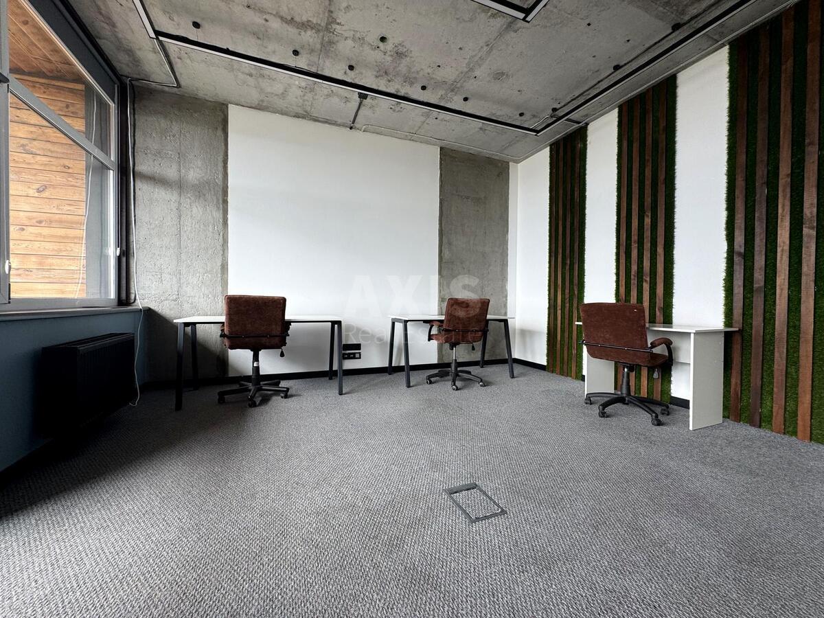 Office vul. Jevgena Konoval'cja 44, 164m261814