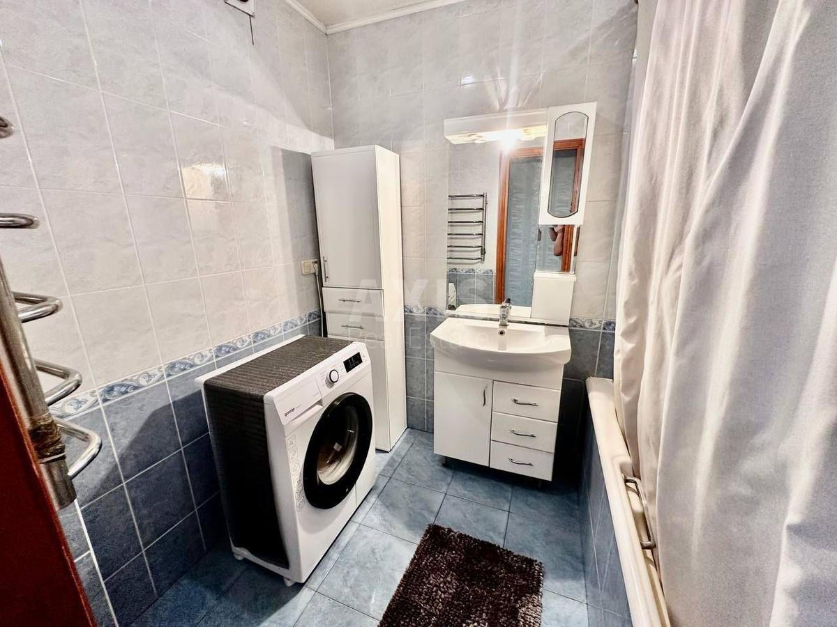 3k apartment vul. Vyshnjakivs'ka 13Б7