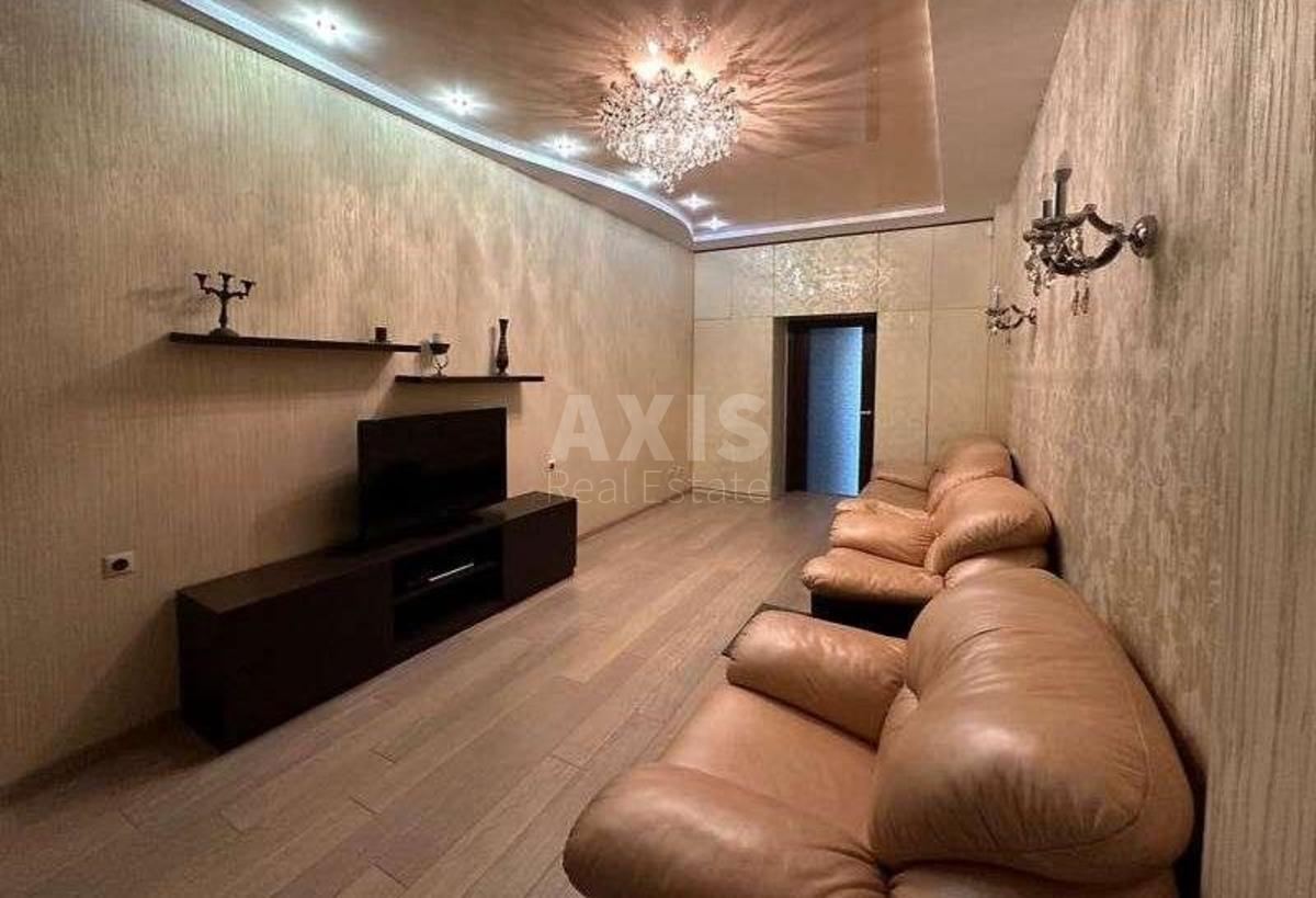 3k apartment vul. Parkovo-Syrec'ka 4В